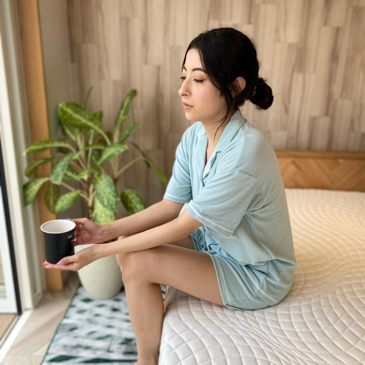 テッドベッドジャパンのマットレス「ボディゾーン」の使用画像です。女性におすすめの高反発のウレタンマットレスです。